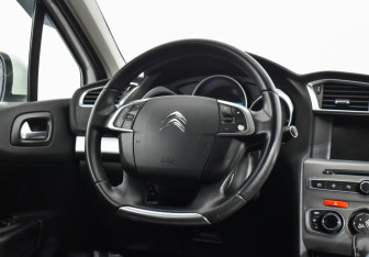 Подержанный автомобиль Citroen C4 Sedan 2016 года (12 фото)