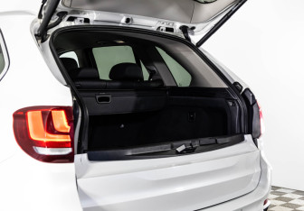 Подержанный автомобиль BMW X5 2016 года (35 фото)