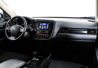 Подержанный автомобиль Mitsubishi Outlander 2019 года (9 фото)