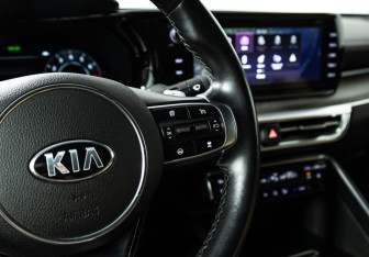 Подержанный автомобиль Kia K5 2021 года (17 фото)