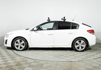 Подержанный автомобиль Chevrolet Cruze Hatchback 2013 года (8 фото)