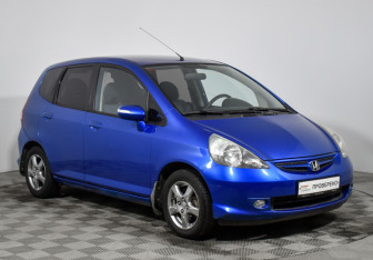 Подержанный автомобиль Honda Jazz 2008 года (3 фото)