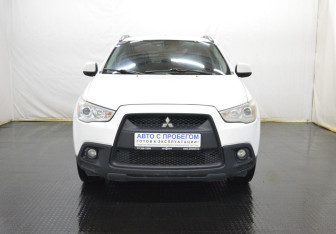 Подержанный автомобиль Mitsubishi ASX 2011 года (2 фото)