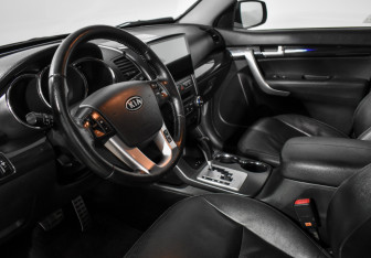 Подержанный автомобиль Kia Sorento 2011 года (9 фото)