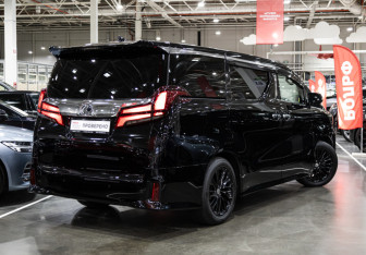 Подержанный автомобиль Toyota Alphard 2018 года (6 фото)