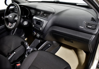 Подержанный автомобиль Kia Rio Sedan 2011 года (12 фото)
