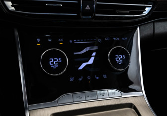 Подержанный автомобиль Exeed VX 2023 года (16 фото)