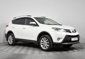 Подержанный автомобиль Toyota RAV4 2015 года (3 фото)
