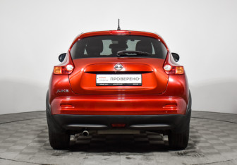 Подержанный автомобиль Nissan Juke 2011 года (6 фото)