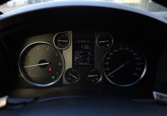 Подержанный автомобиль Lexus LX 2012 года (23 фото)