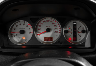 Подержанный автомобиль Mitsubishi Lancer Sedan 2006 года (17 фото)