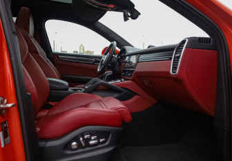 Подержанный автомобиль Porsche Cayenne 2021 года (31 фото)