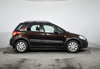 Подержанный автомобиль Suzuki SX4 Hatchback 2013 года (4 фото)