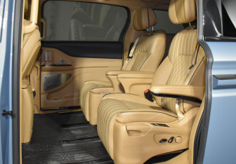 Подержанный автомобиль Voyah Dream 2023 года (11 фото)