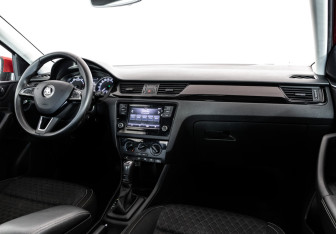 Подержанный автомобиль Skoda Rapid Liftback 2017 года (9 фото)