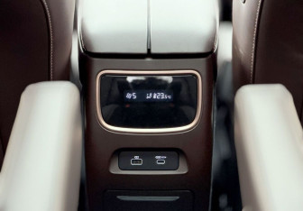 Подержанный автомобиль Exeed VX 2023 года (34 фото)