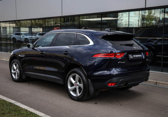 Подержанный автомобиль Jaguar F-Pace 2020 года (6 фото)