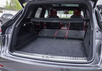 Подержанный автомобиль Porsche Cayenne 2018 года (39 фото)