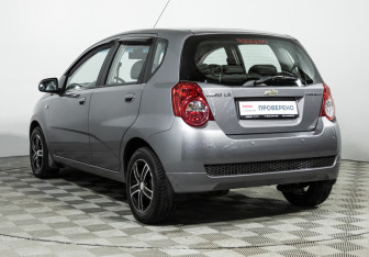 Подержанный автомобиль Chevrolet Aveo Hatchback 2010 года (7 фото)