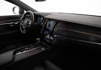 Подержанный автомобиль Volvo V90 Cross Country 2019 года (22 фото)