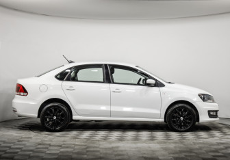 Подержанный автомобиль Volkswagen Polo Sedan 2017 года (4 фото)