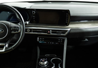 Подержанный автомобиль Kia K5 2021 года (14 фото)