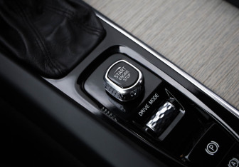 Подержанный автомобиль Volvo XC60 2018 года (14 фото)