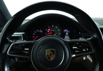 Подержанный автомобиль Porsche Macan 2016 года (18 фото)