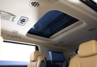 Подержанный автомобиль Kia Carnival 2020 года (26 фото)