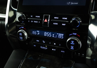 Подержанный автомобиль Toyota Alphard 2020 года (24 фото)