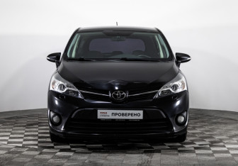 Подержанный автомобиль Toyota Verso 2013 года (2 фото)