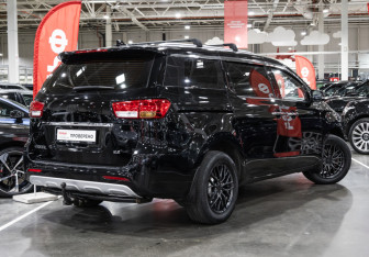 Подержанный автомобиль Kia Carnival 2017 года (7 фото)