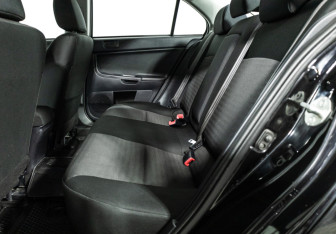 Подержанный автомобиль Mitsubishi Lancer Sedan 2012 года (10 фото)