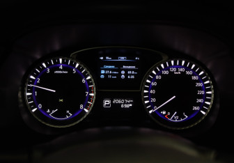 Подержанный автомобиль Infiniti JX 2013 года (11 фото)