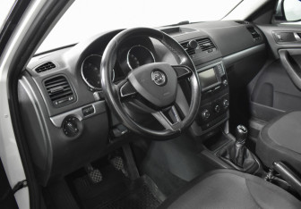 Подержанный автомобиль Skoda Yeti 2017 года (9 фото)