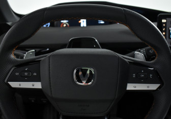Подержанный автомобиль Changan UNI-V 2024 года (18 фото)