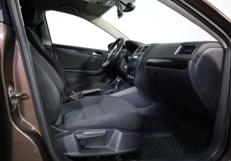 Подержанный автомобиль Volkswagen Jetta Sedan 2014 года (18 фото)