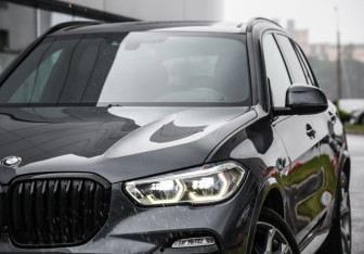 Подержанный автомобиль BMW X5 2019 года (2 фото)