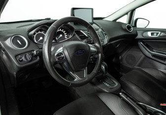 Подержанный автомобиль Ford Fiesta Hatchback 2016 года (11 фото)