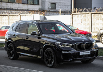 Подержанный автомобиль BMW X5 2020 года (5 фото)