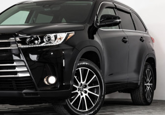 Подержанный автомобиль Toyota Highlander 2018 года (2 фото)