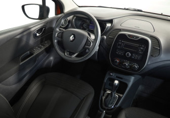 Подержанный автомобиль Renault Kaptur 2017 года (8 фото)