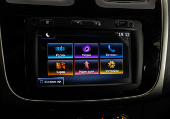 Подержанный автомобиль Renault Sandero 2019 года (12 фото)