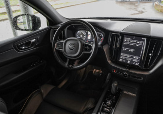 Подержанный автомобиль Volvo XC60 2019 года (11 фото)