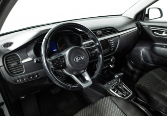 Подержанный автомобиль Kia Rio Sedan 2018 года (11 фото)