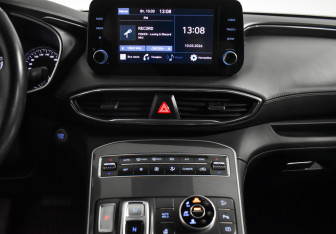 Подержанный автомобиль Hyundai Santa Fe 2022 года (18 фото)