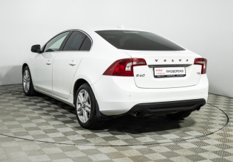 Подержанный автомобиль Volvo S60 2012 года (7 фото)