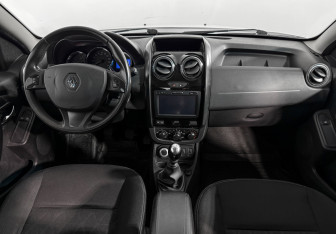 Подержанный автомобиль Renault Duster 2016 года (15 фото)