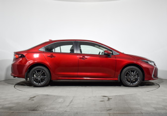 Подержанный автомобиль Toyota Corolla Sedan 2019 года (4 фото)