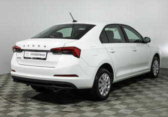 Подержанный автомобиль Skoda Rapid Liftback 2021 года (5 фото)
